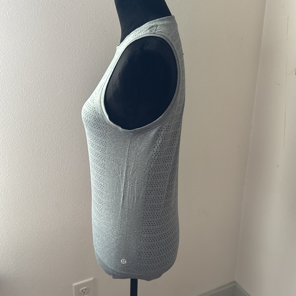 Lululemon Breeze muscle tank gray pullover tee Sz 4 - Picture 3 of 4